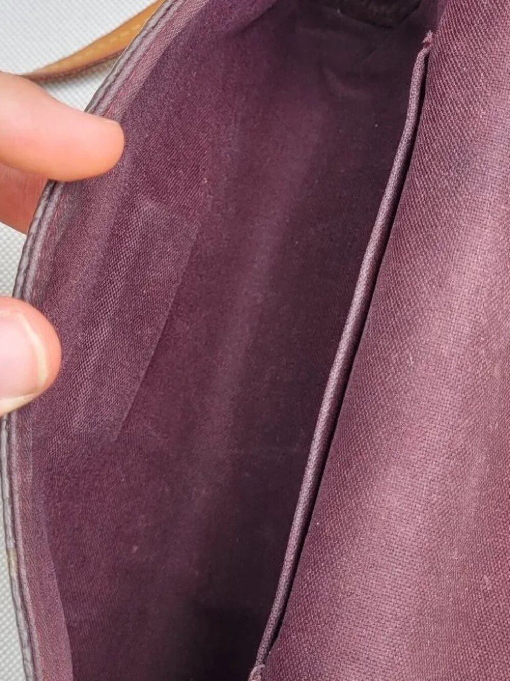 LOUIS VUITTON Favorite MM Monogram Bag - Picture 13 of 16